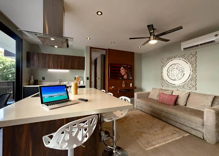 Modern With Pool In 2 Br Apartment